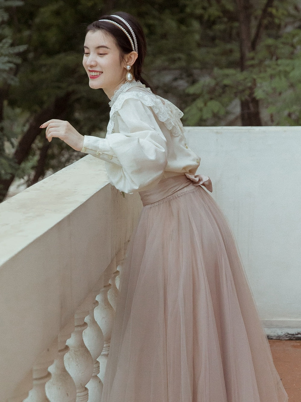 Palace Style Retro Dress With Vintage Lace Shirt